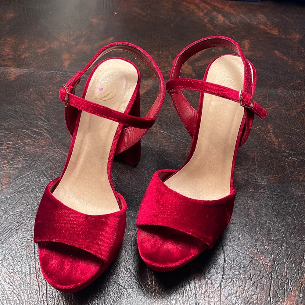 Red velvet chunk heel